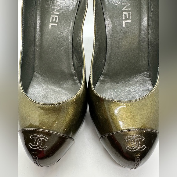 CHANEL Patent Leather Green Pumps, • Interlocking CC Logo. Size 38.5 (US 8.5) - Picture 5 of 9